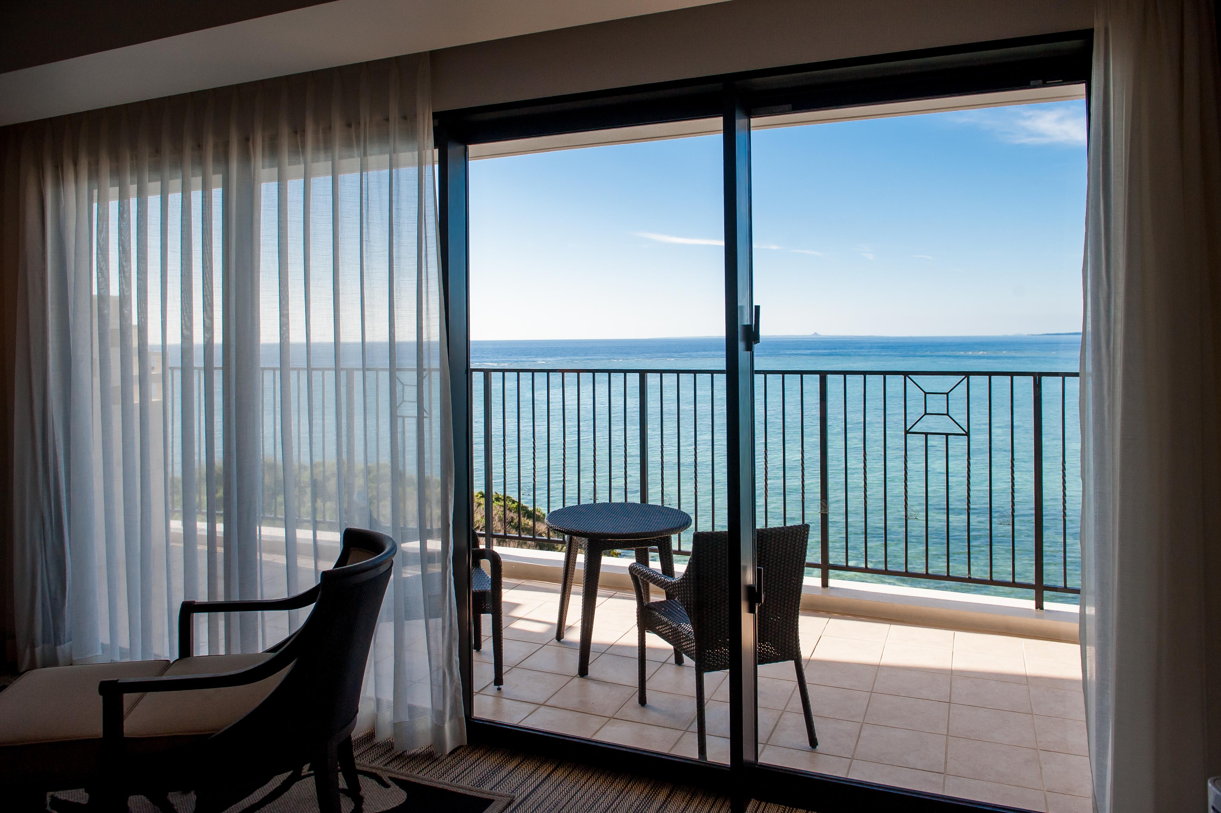 Hotel Monterey Okinawa Spa & Resort Онна Екстер'єр фото A sliding door