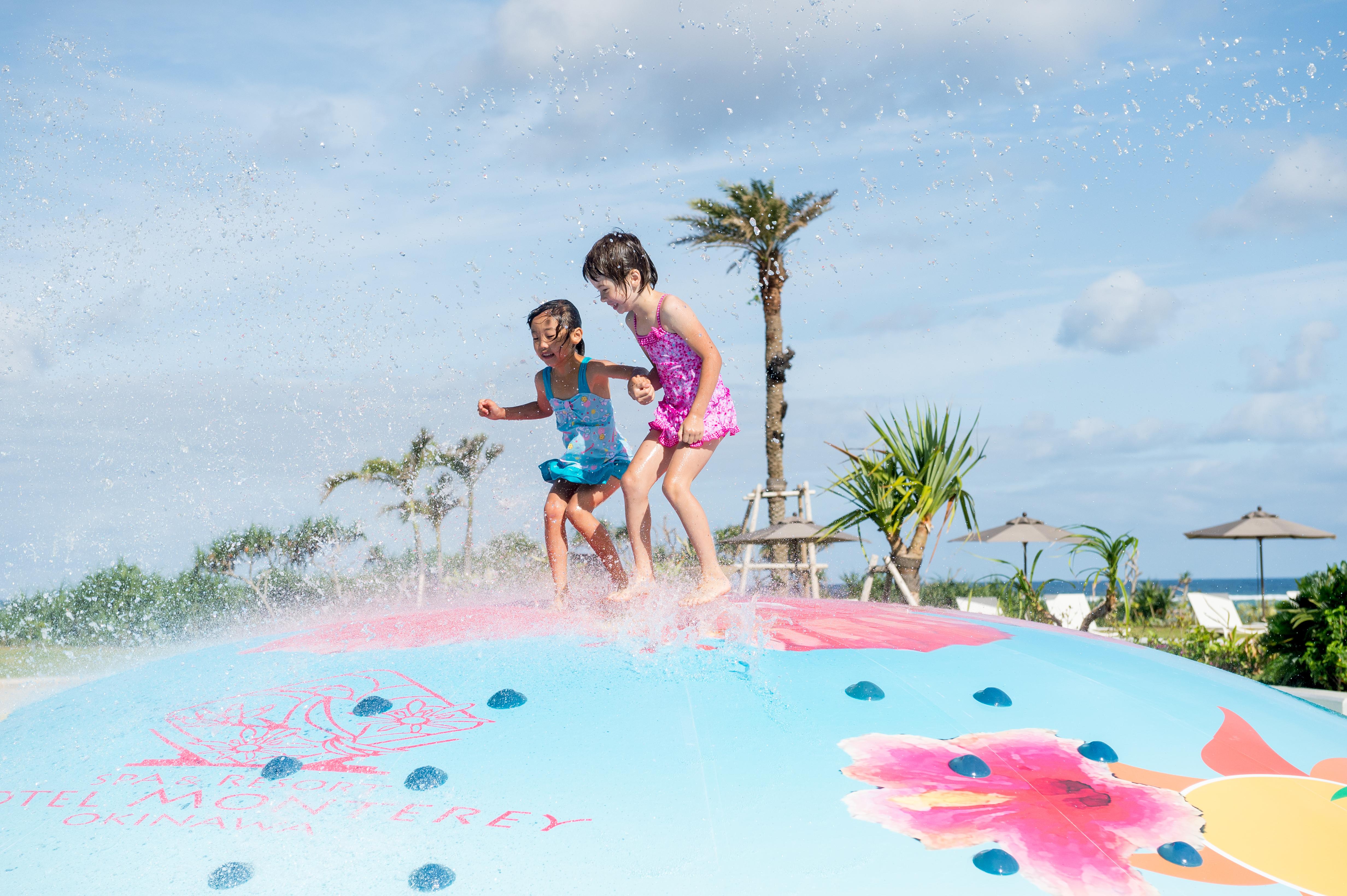 Hotel Monterey Okinawa Spa & Resort Онна Екстер'єр фото Splash Island