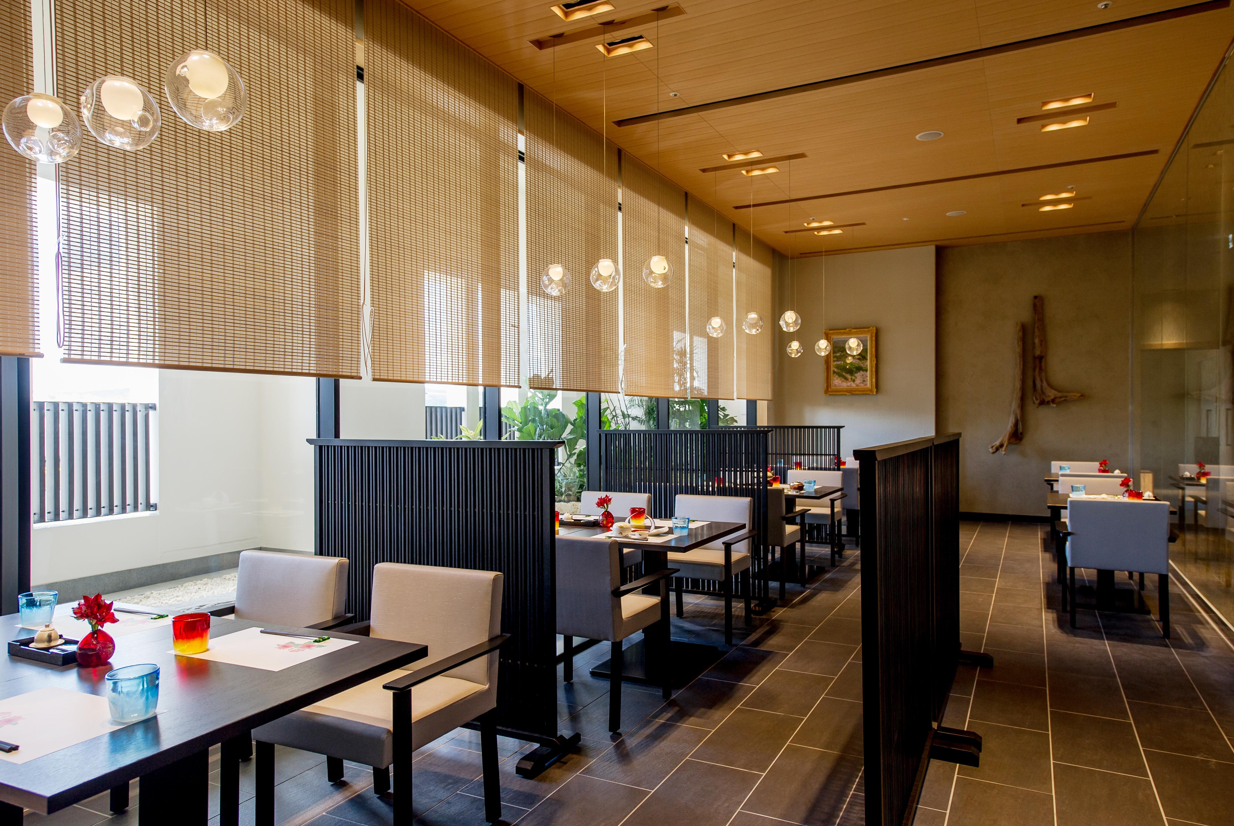Hotel Monterey Okinawa Spa & Resort Онна Екстер'єр фото Interior of a restaurant in Japan