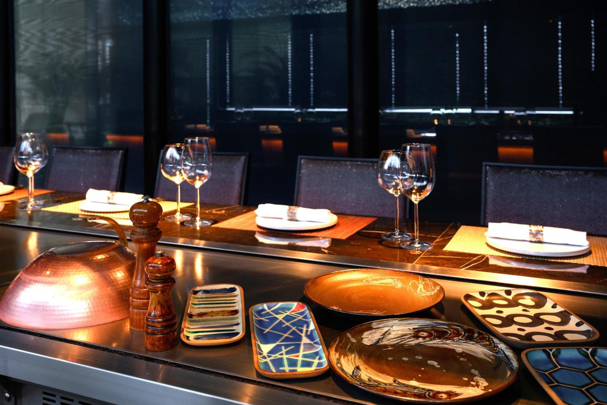 Hotel Monterey Okinawa Spa & Resort Онна Екстер'єр фото A table at a restaurant