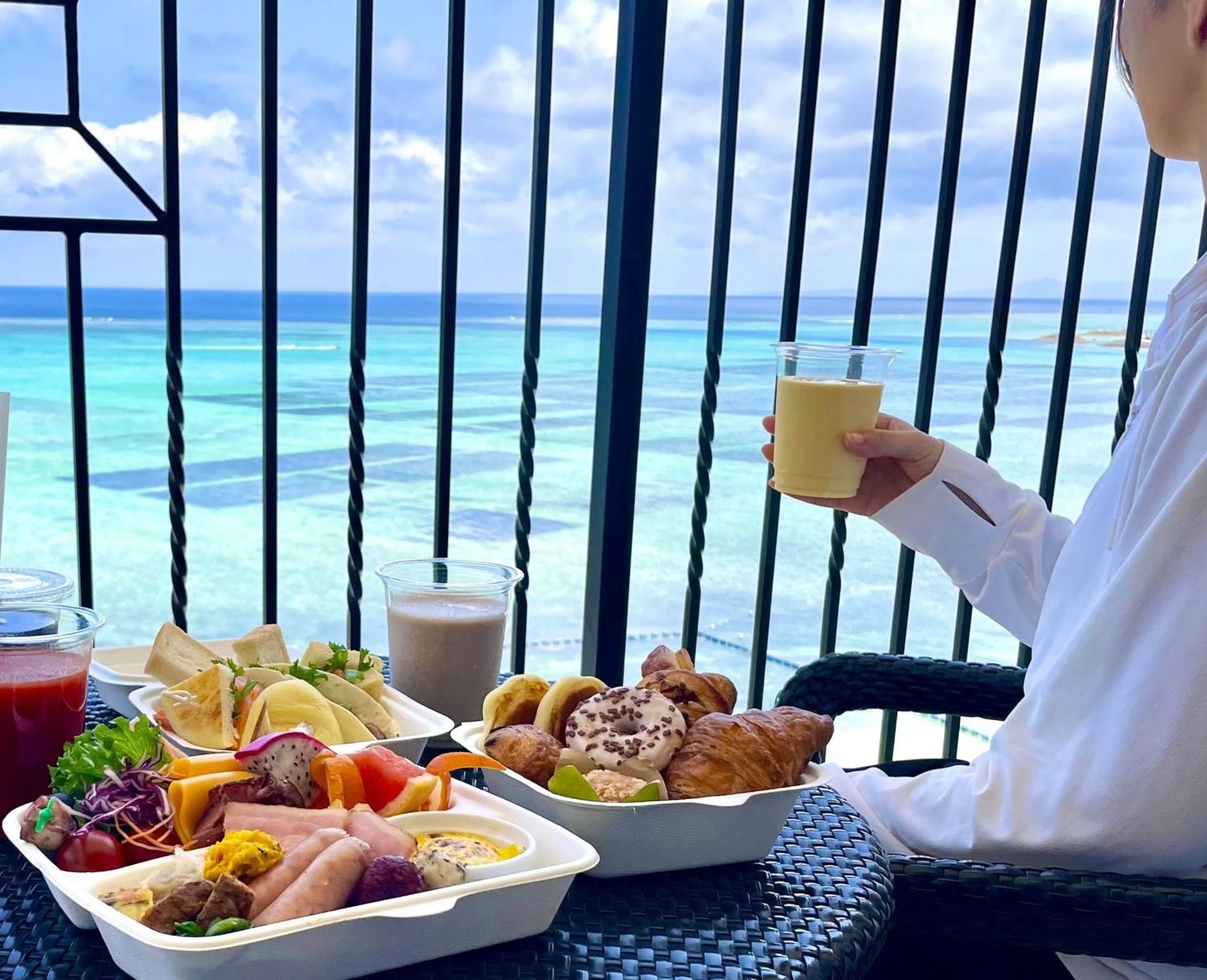 Hotel Monterey Okinawa Spa & Resort Онна Екстер'єр фото Breakfast at the hotel
