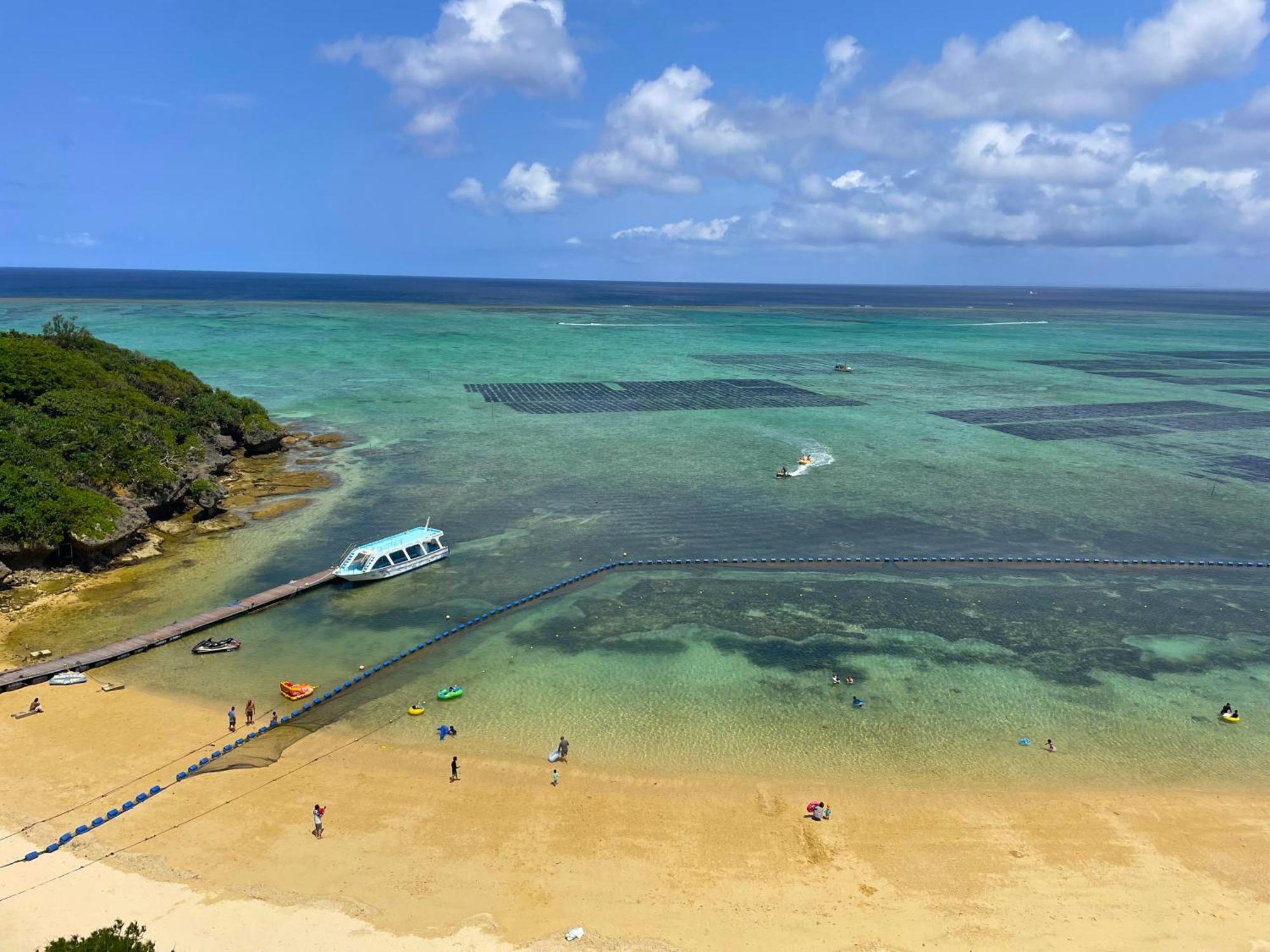 Hotel Monterey Okinawa Spa & Resort Онна Екстер'єр фото View of the beach at the southern end of the island