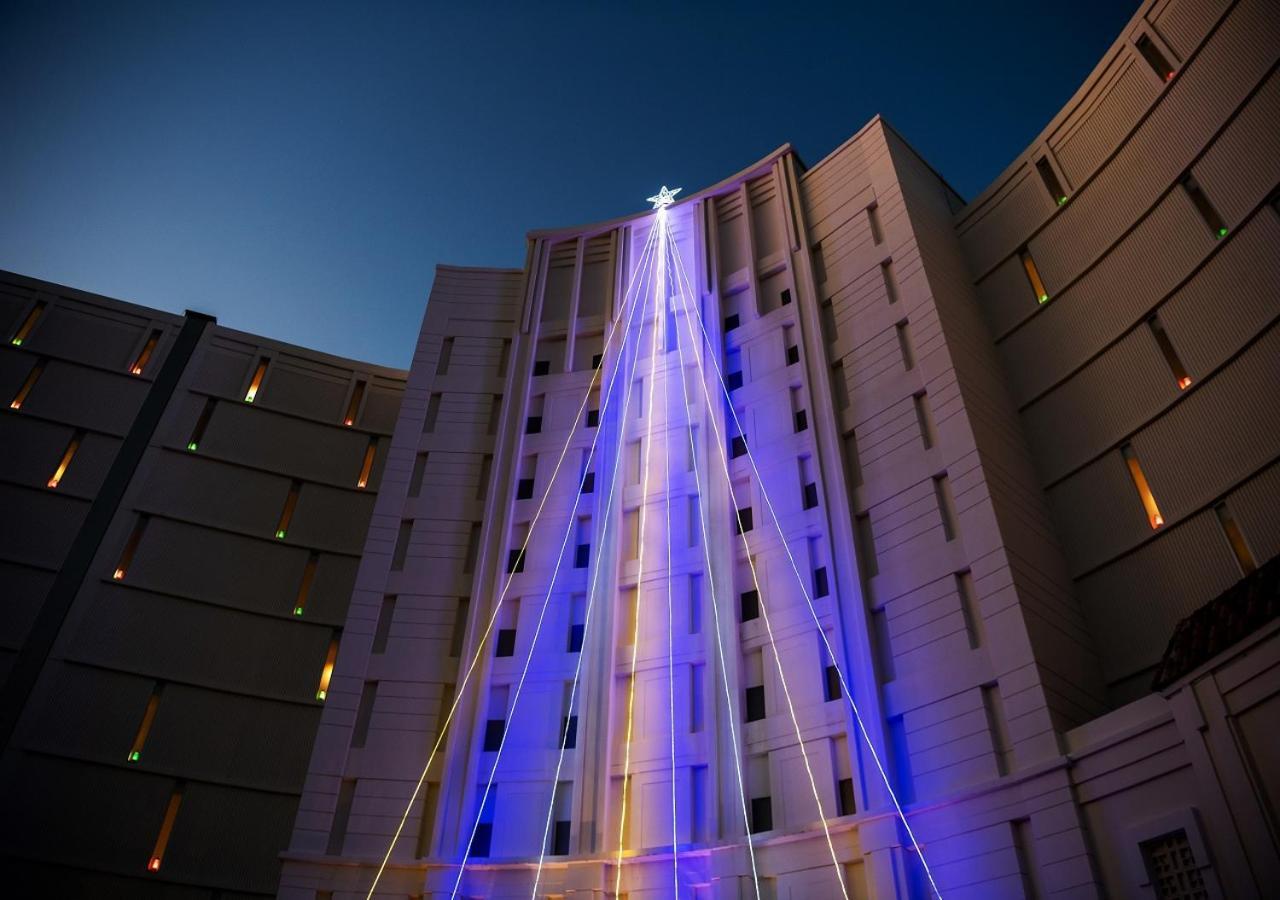 Hotel Monterey Okinawa Spa & Resort Онна Екстер'єр фото The 2012 Christmas tree at the University of Texas MD Anderson Cancer Center