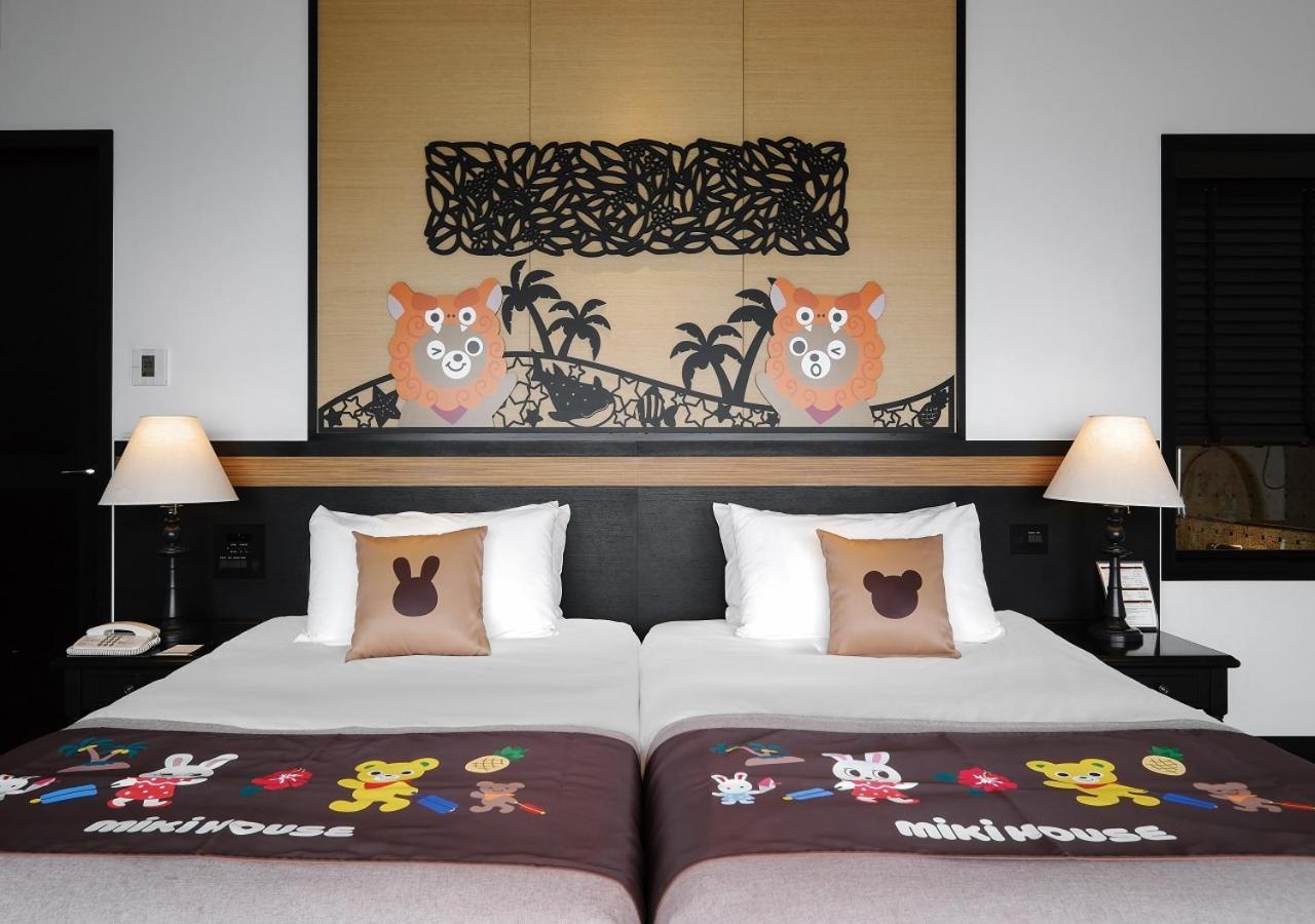 Hotel Monterey Okinawa Spa & Resort Онна Екстер'єр фото A room at the hotel