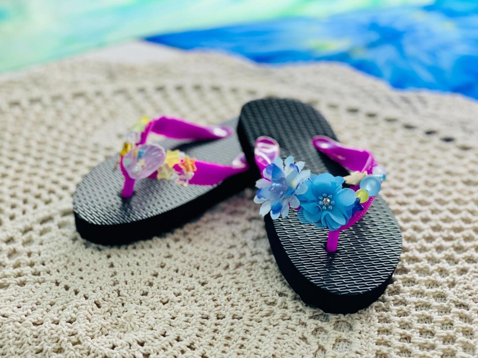 Hotel Monterey Okinawa Spa & Resort Онна Екстер'єр фото Flip-flops
