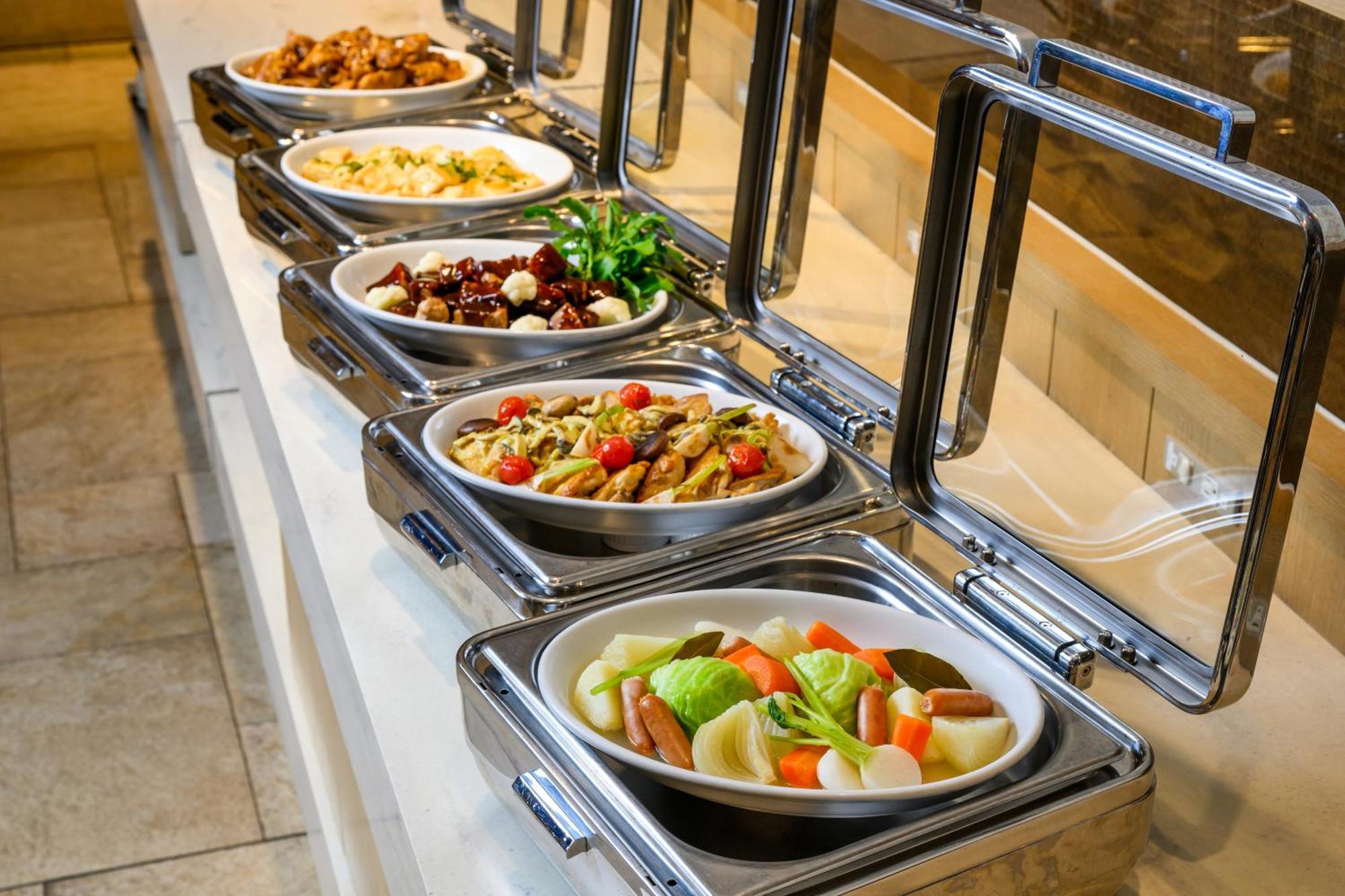 Hotel Monterey Okinawa Spa & Resort Онна Екстер'єр фото A chafing dish buffet