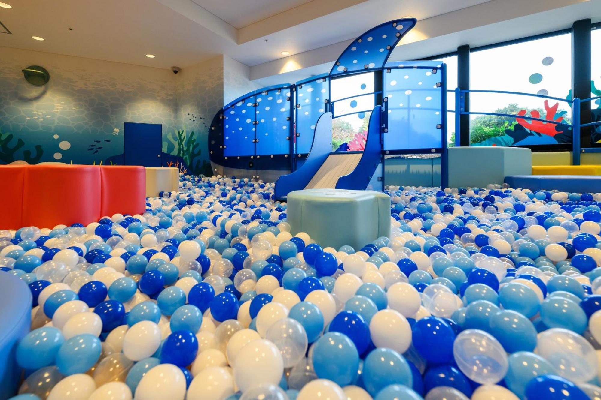 Hotel Monterey Okinawa Spa & Resort Онна Екстер'єр фото Ball pit at the Children's Museum of Indianapolis